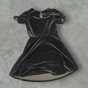 Girls 14 black midi dress
With keyhole lace front